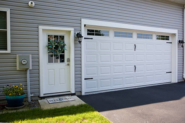 24/7 Emergency Garage Door Panel Replacement experts in North Babylon, NY